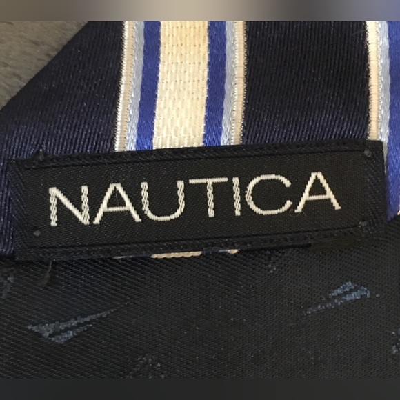 Nautica - 100% Silk Navy Blue And Off White Stripe Patterned Tie - Picture 4 of 7